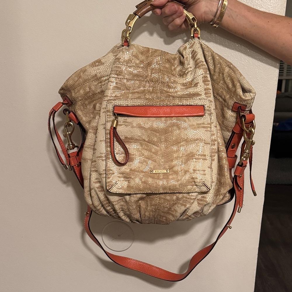 Escada Beige relaxed calfskin Shoulder Bag